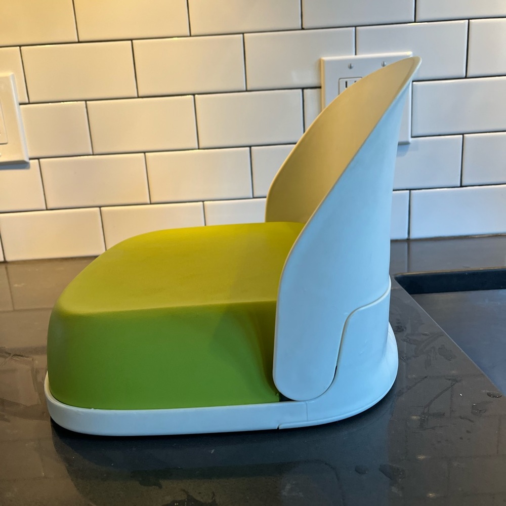 OXO Tot Perch Foldable Booster Seat for Big Kids - Green